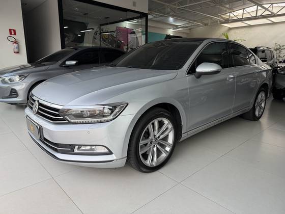 VOLKSWAGEN PASSAT 2.0 16V TSI BLUEMOTION GASOLINA HIGHLINE 4P DSG VOLKSWAGEN PASSAT 2.0 16V TSI BLUEMOTION GASOLINA HIGHLINE 4P DSG
